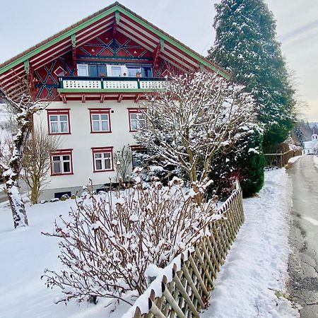 Ferienwohnung Resl - Geschmackvoll Renoviert & Zentral Im Historischen Schindelhaus Oberstaufen Exterior foto